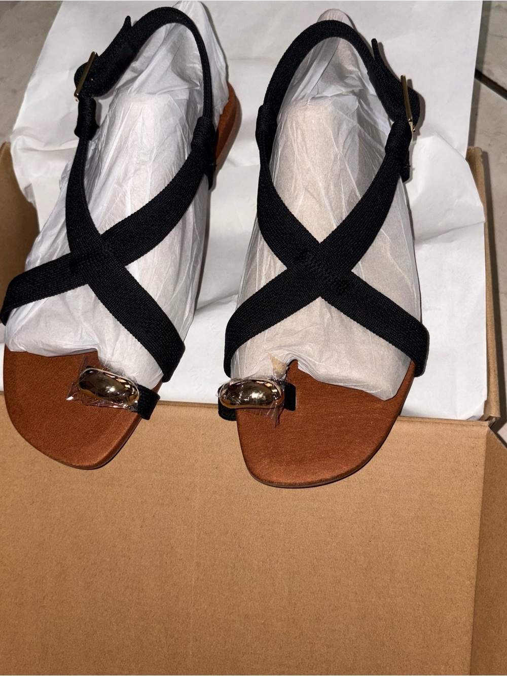 Derorice Black Toe-Ring Square-Toe Slingback Sandals - Picture 5 of 6